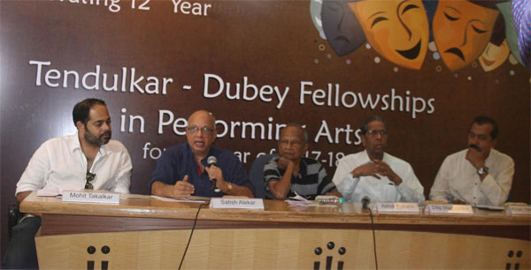 Addressing the conference Mr. Satish Alekar. In the photo (Form L to R) Mohit Takalkar, Satish Alekar, Ashok Kulkarni, Dilip Majgaonkar, Kiran Yadnyopavit.