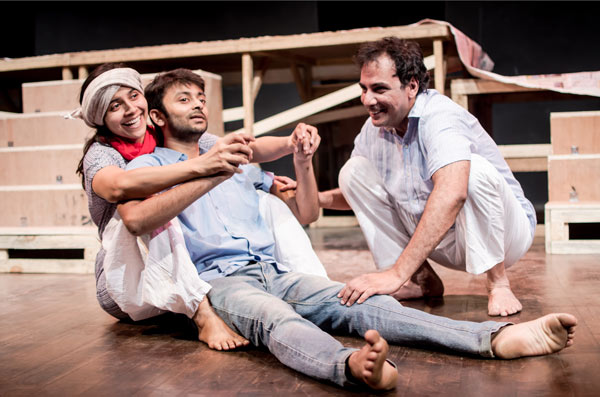 WO LAHORE play review , Hindi play review - www 