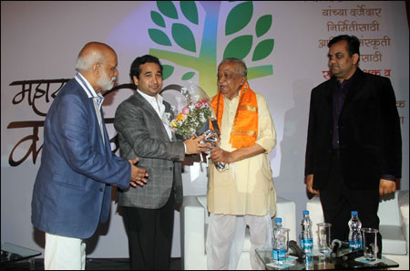 Jyotirbhaskar Jayantrao Salgaonkar with Nitesh Rane , Anirudh Dhoot & Anant Panshikar at the launch of Maharashtra Kalanidhi