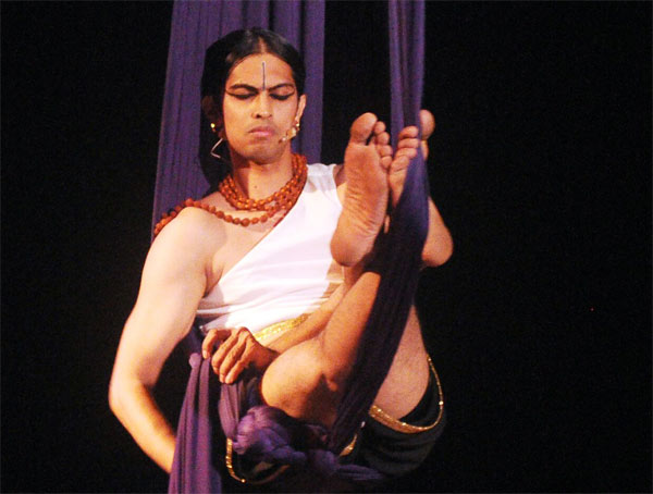 SHIKHANDI- THE STORY OF THE IN-BETWEENS play review , English play review -  www.MumbaiTheatreGuide.com